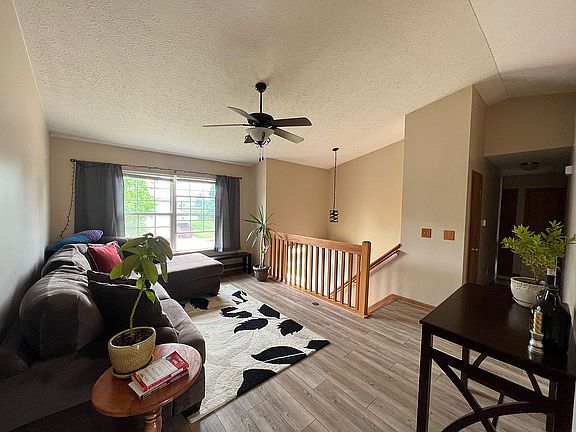 3rd image of 865 Brittany Dr