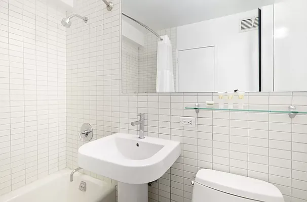 Rented by Manhattan Realty Group | media 11