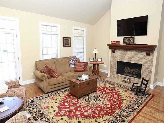 5th image of 140 Pikes Peak Way
