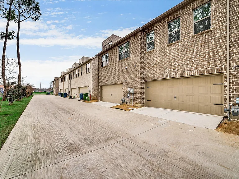 2209 Zenith Ave — Photo 22
