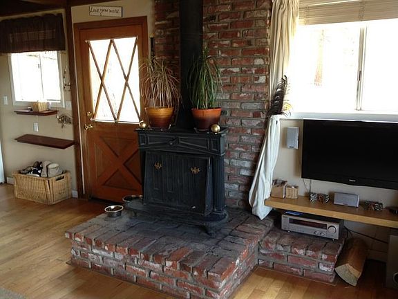 3rd image of 2220 Mariposa Ln