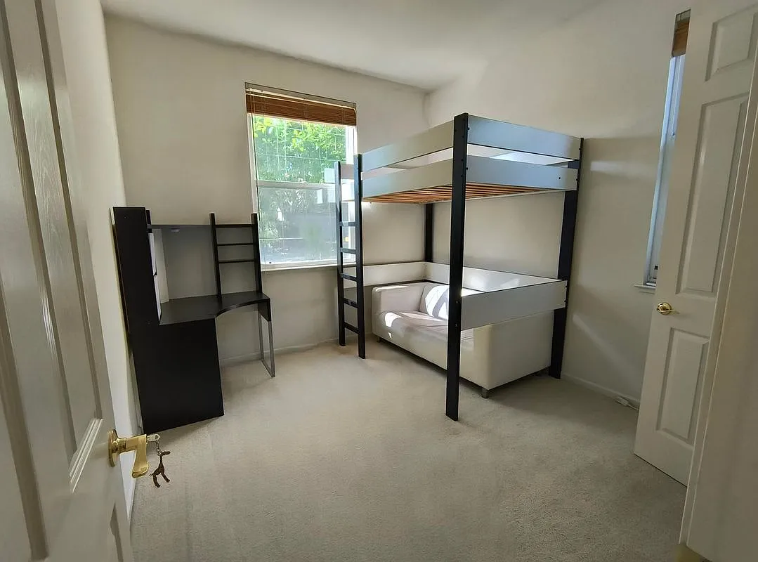 2 bed, 1.0 bath, 720 sqft, $1,898 — Photo 4
