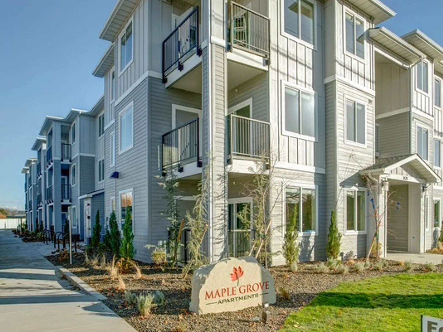1420 Maple Grove Apartments — Photo 1