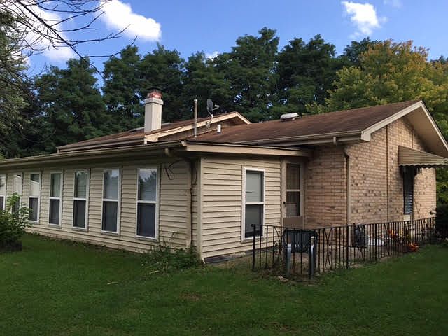 2nd image of 14064 W Maple Rd