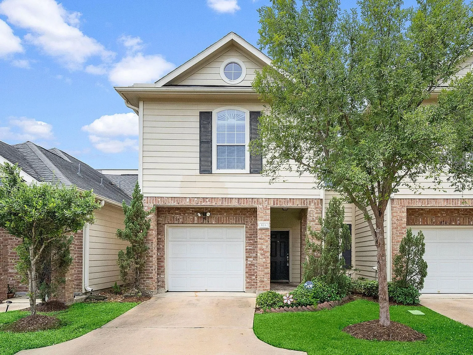 2 bed, 2.5 bath, 1160 sqft, $2,100 — Photo 1