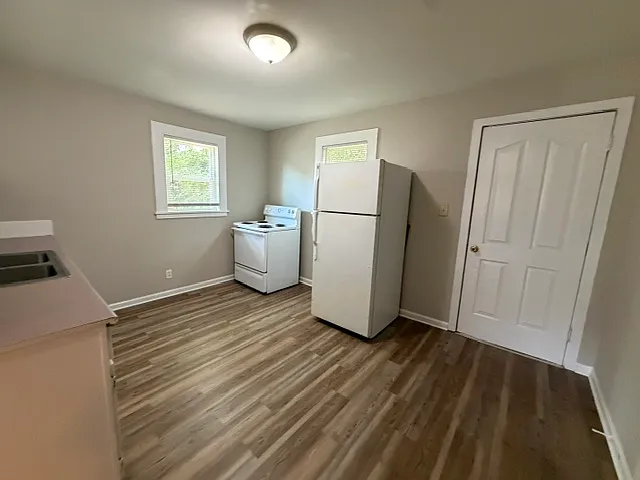 711 Alexander St — Photo 19