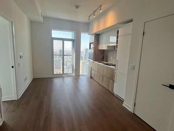 5th image of 319 Jarvis St #Penthouse 03
