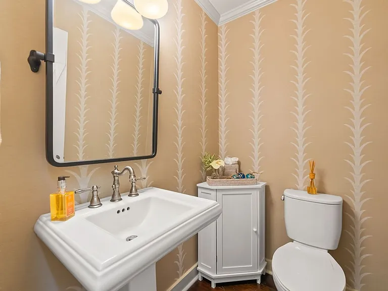 4584 Kahala Ave — Photo 28