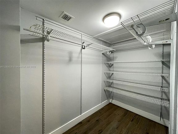 2nd image of 1521 Michigan Ave #6