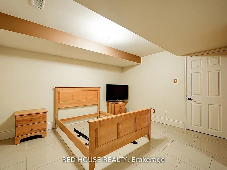4450 Mayflower Dr #BASEMENT — Photo 12