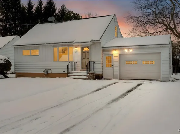 127 Savaria Dr, Syracuse, NY 13209