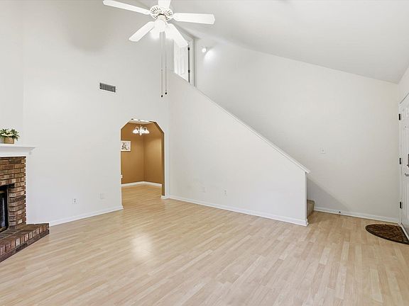 4th image of 1053 Copper Creek Dr
