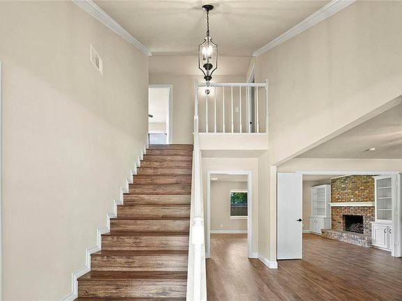 2nd image of 655 Goodwin Dr