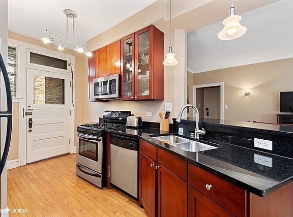 5th image of 227 N Oak Park Ave APT 1W