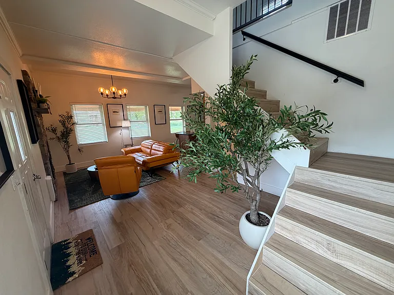 2560 Coffeen Ave — Photo 31