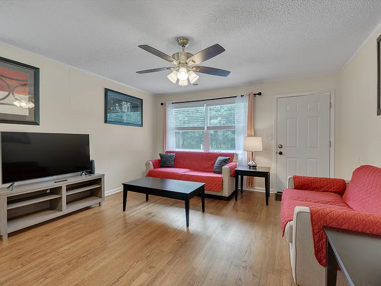 201 Parthenia Dr — Photo 12