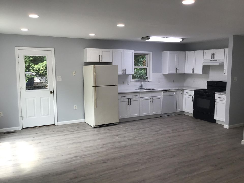 2nd image of 359 Alexander Ave