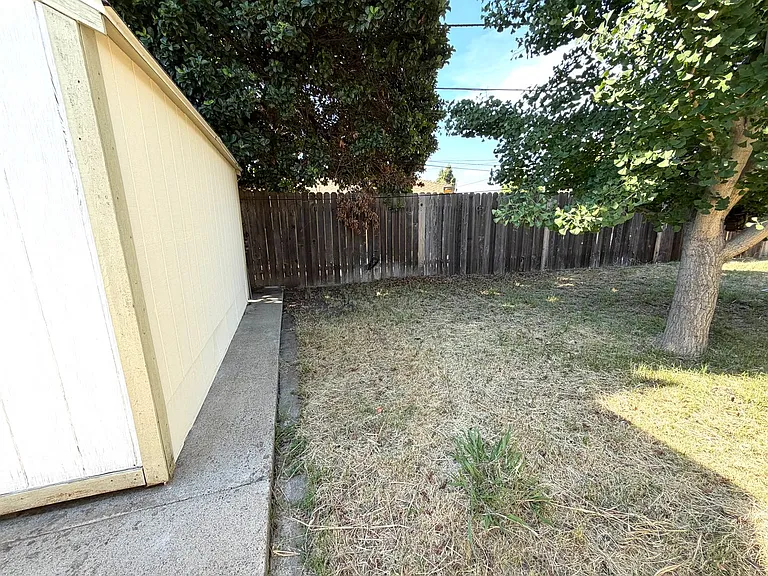 1704 Castle Ct — Photo 35