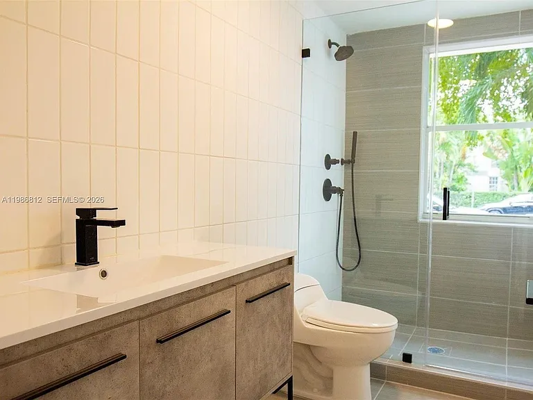 1000 7th St #10 — Photo 12