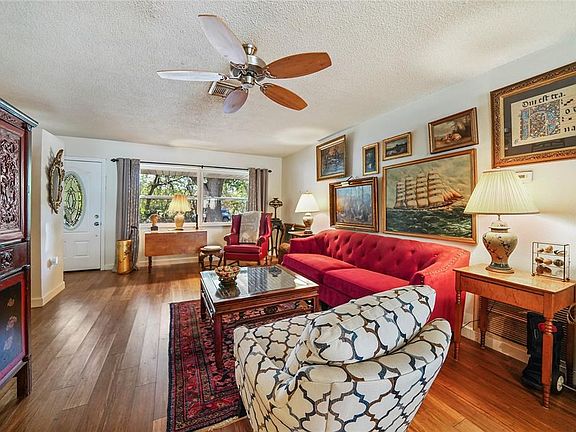 3rd image of 543 Verona St