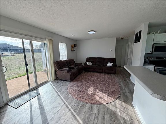 5th image of 110 Wyndham Dr