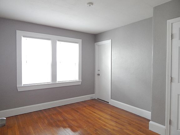 5th image of 40 Whiton Ave