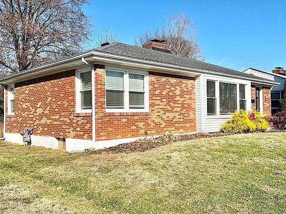 3rd image of 2521 Gardiner Ln