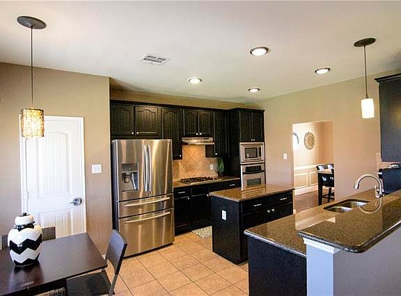 3rd image of 721 Golden Nugget Dr
