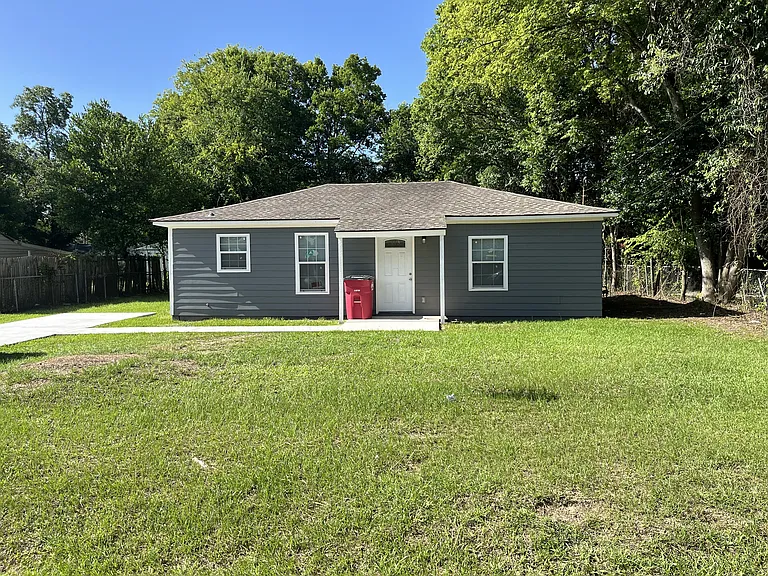 2649 Deeb Dr — Photo 1