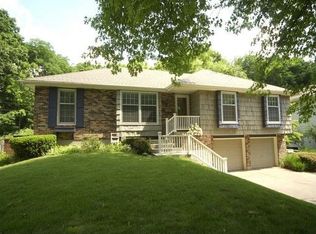 1164 Queens Pl, Kansas City, MO 64131