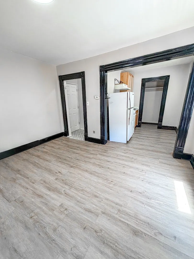 Hoff - 43 - Vine St — Photo 3