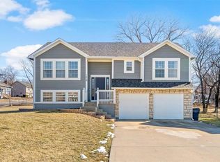 1216 N Parkway Dr, Olathe, KS 66061