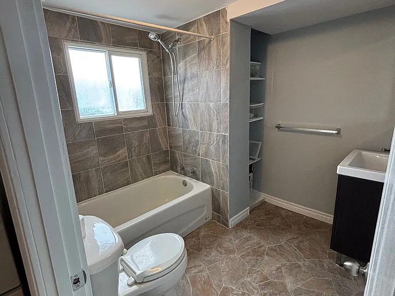 397 Mosley St — Photo 3