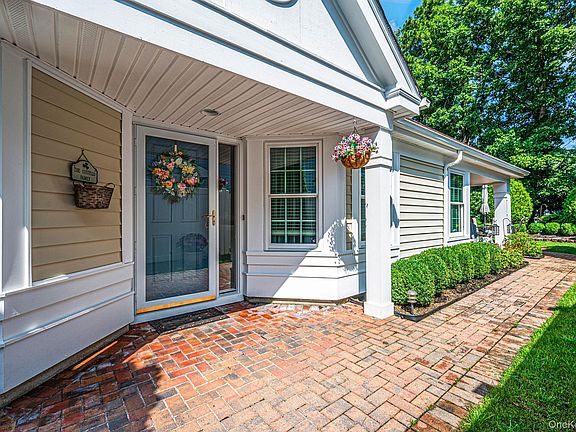 3rd image of 19 Sayville Court