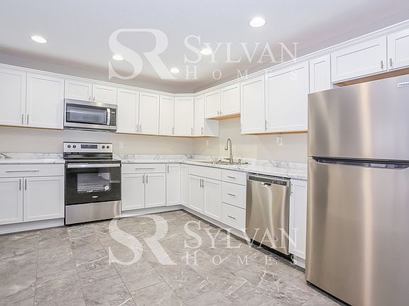 3rd image of 424 Leonard Dr