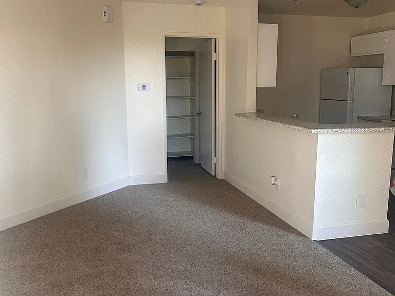 Vantage Point Apartments — Photo 33