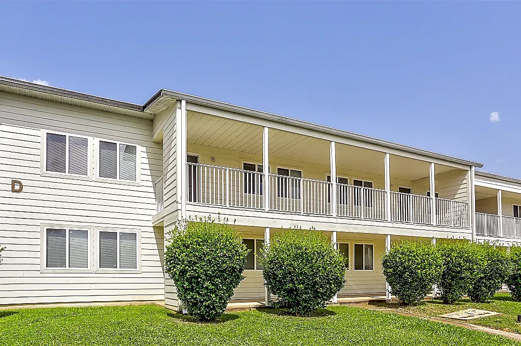 Taylor Way Apartments — Photo 3