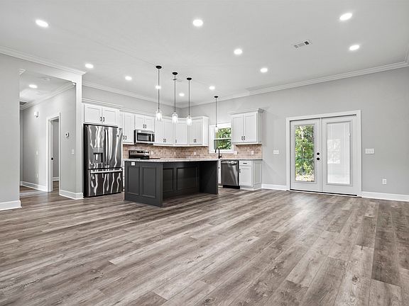 2nd image of 317 NE Oakwood Way