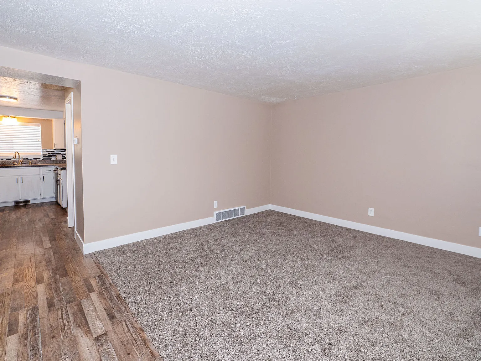 2 bed, 1.5 bath, 1800 sqft, $1,750 — Photo 4