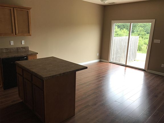 3rd image of 538 Village Creek Dr