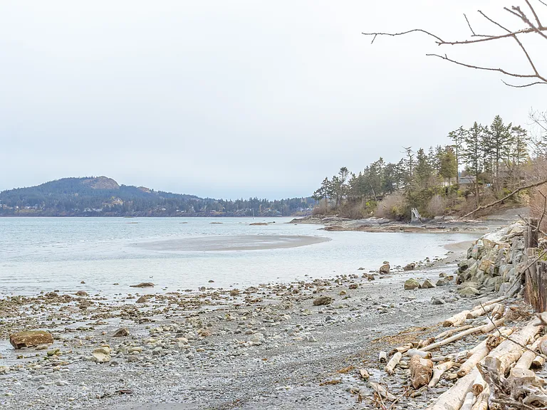 Cordova Bay Rd — Photo 70