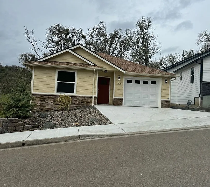 1720 NE Alameda Ave