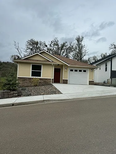 1720 NE Alameda Ave Photo 1