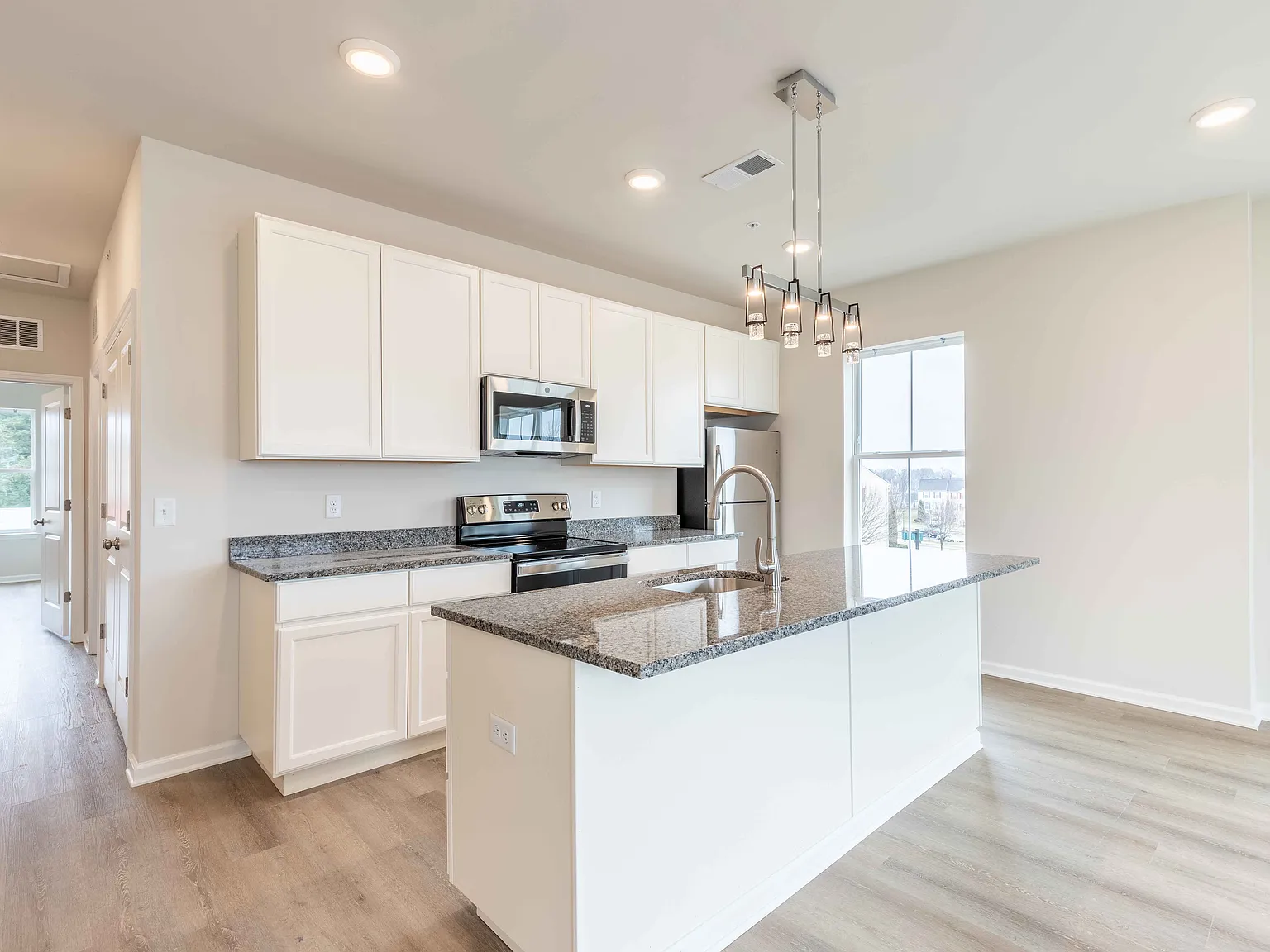 2 bed, 1258 sqft, $2,095 — Photo 1
