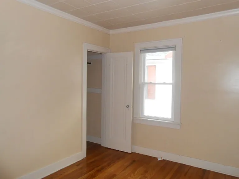 2302 N Clinton St — Photo 8