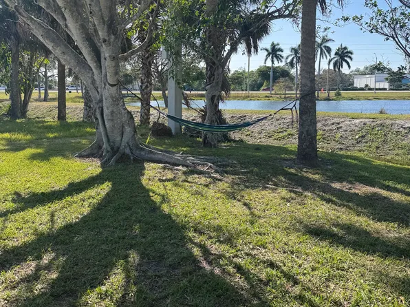 4602 Gulfstream Dr APT 3, Naples, FL 34112
