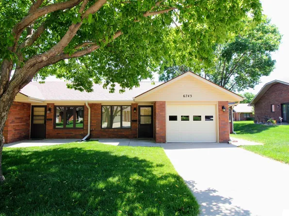 6743 Teton Dr, Lincoln, NE 68510