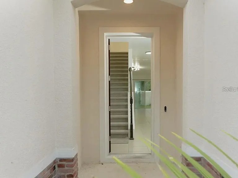 81 Mayo Ct — Photo 2