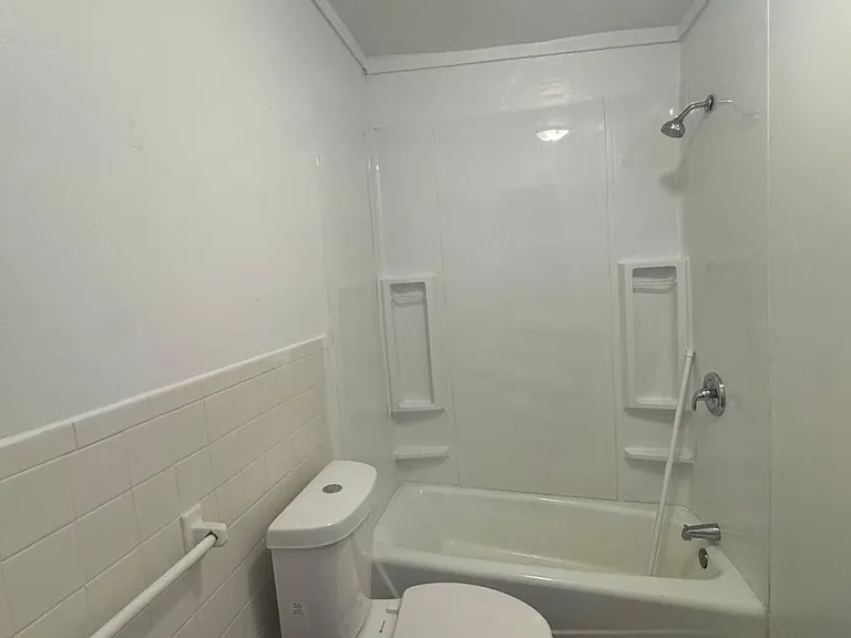 202 Noble Ave #3 — Photo 6