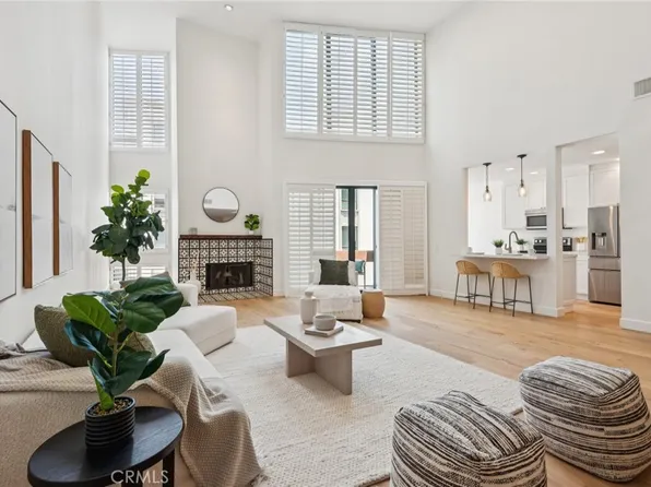 750 S Bundy Dr APT 304, Los Angeles, CA 90049